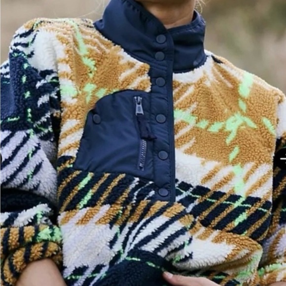 FP Movement by Free People Jackets & Blazers - FP Movement Hit the Slopes Printed Fleece EUC